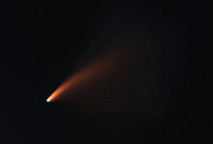 new comet approaches earth